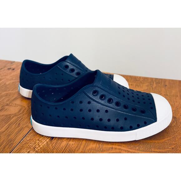 Native Jefferson Shoes, Navy Blue, Size C10 - Picture 1 of 4